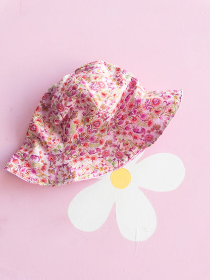 Cappellino fiorellini rosa