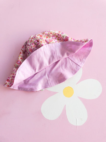 Cappellino fiorellini rosa