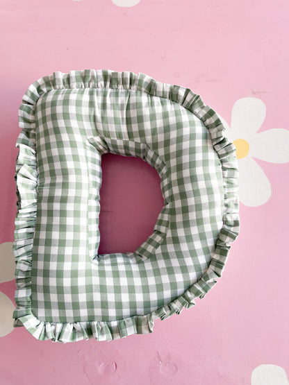 Cuscino lettera con ruche
