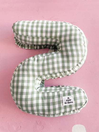 Cuscino lettera con ruche