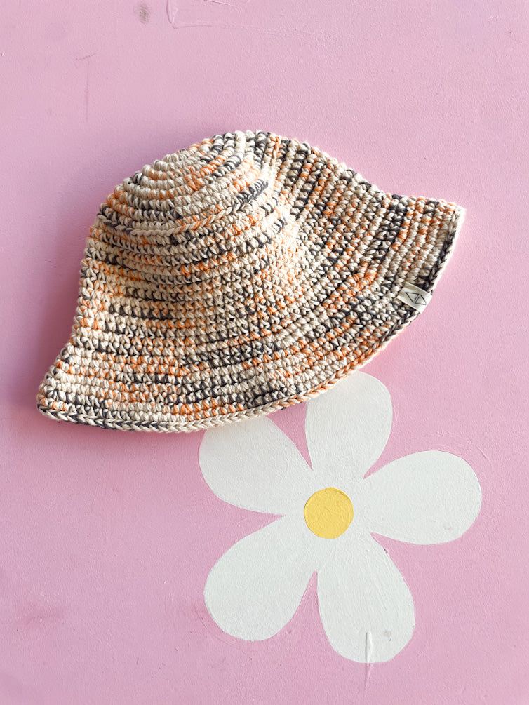 Cappellino agrumi in città