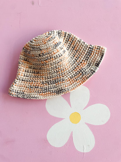Cappellino agrumi in città